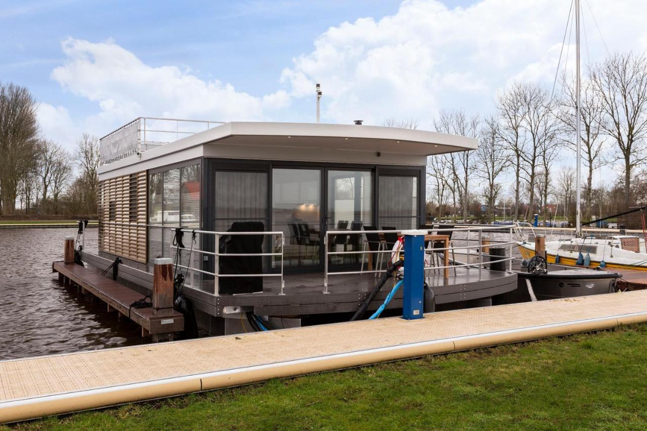 Welcome In - Houseboat 'Elysium' Met Eigen Aanlegsteiger Sneek - Offingawier ภายนอก รูปภาพ