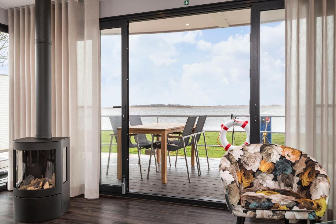 Welcome In - Houseboat 'Elysium' Met Eigen Aanlegsteiger Sneek - Offingawier ภายนอก รูปภาพ