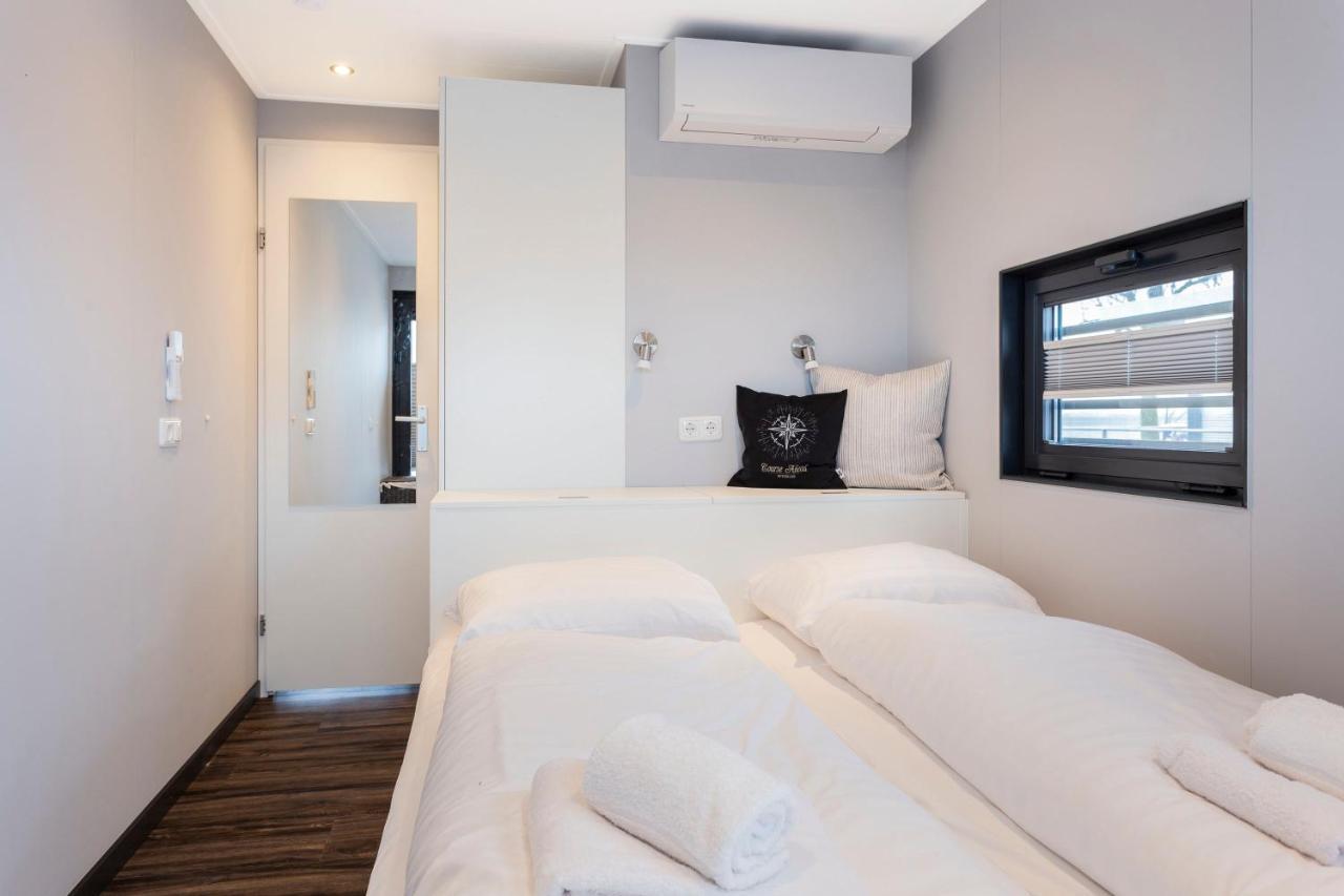 Welcome In - Houseboat 'Elysium' Met Eigen Aanlegsteiger Sneek - Offingawier ภายนอก รูปภาพ