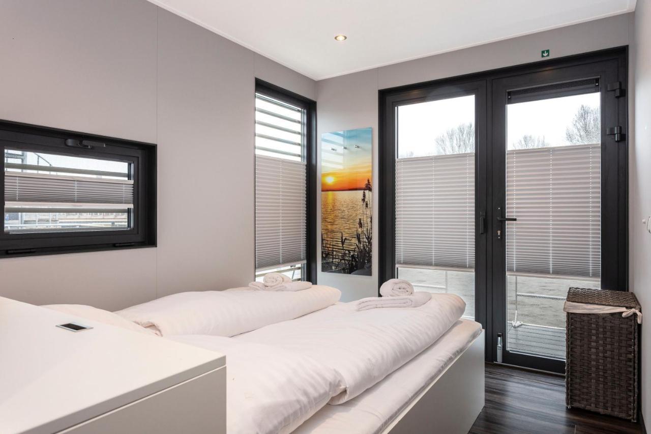 Welcome In - Houseboat 'Elysium' Met Eigen Aanlegsteiger Sneek - Offingawier ภายนอก รูปภาพ