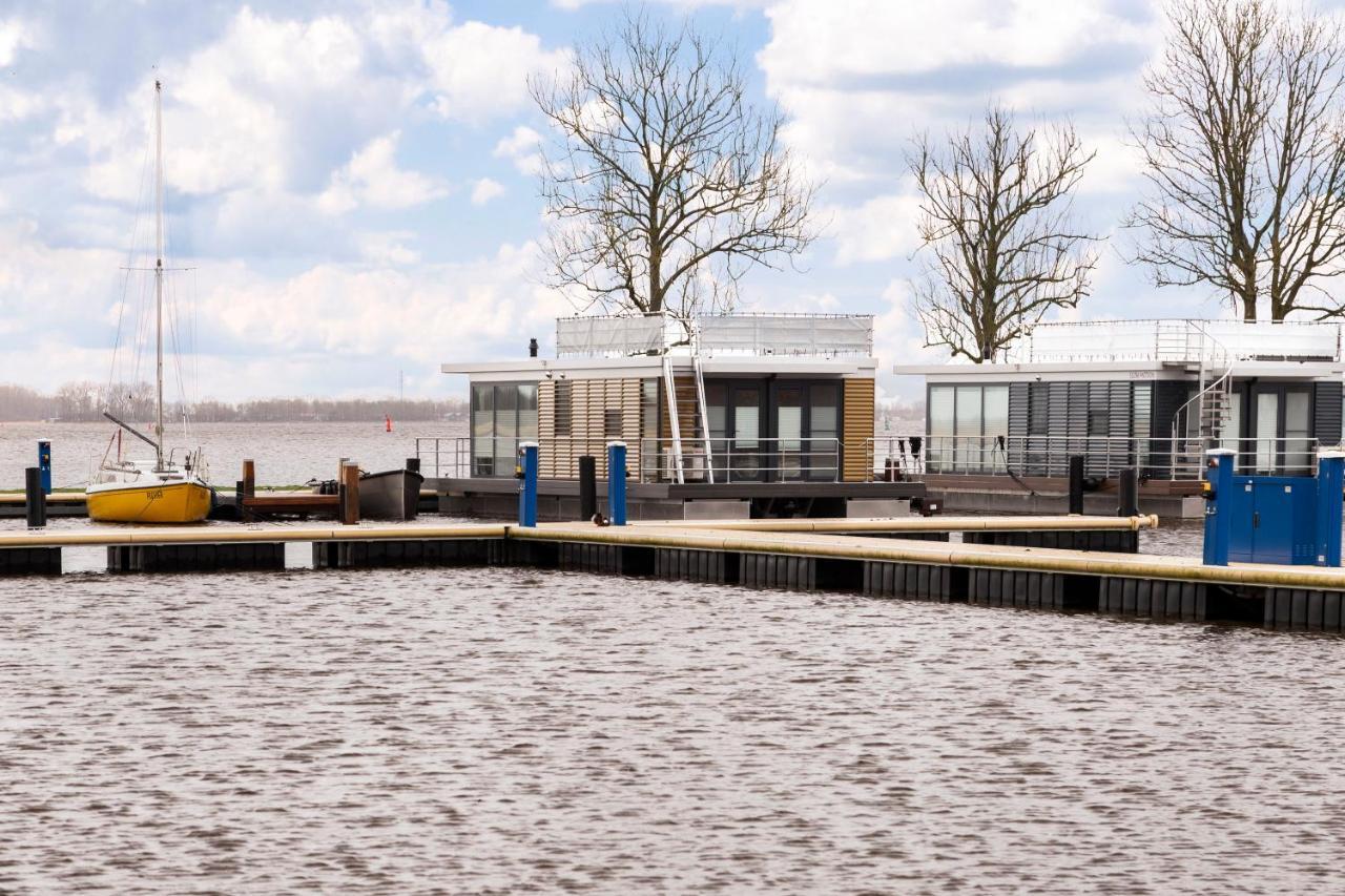 Welcome In - Houseboat 'Elysium' Met Eigen Aanlegsteiger Sneek - Offingawier ภายนอก รูปภาพ