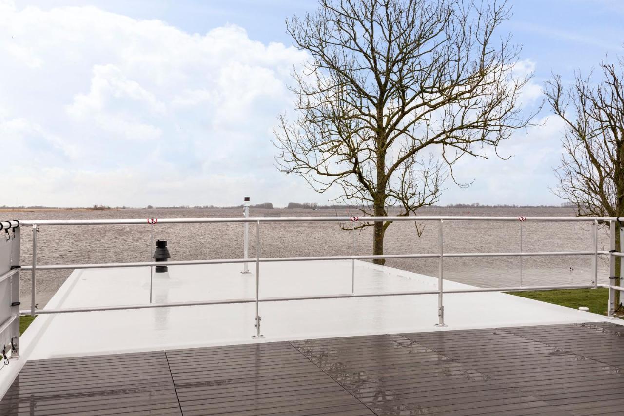 Welcome In - Houseboat 'Elysium' Met Eigen Aanlegsteiger Sneek - Offingawier ภายนอก รูปภาพ