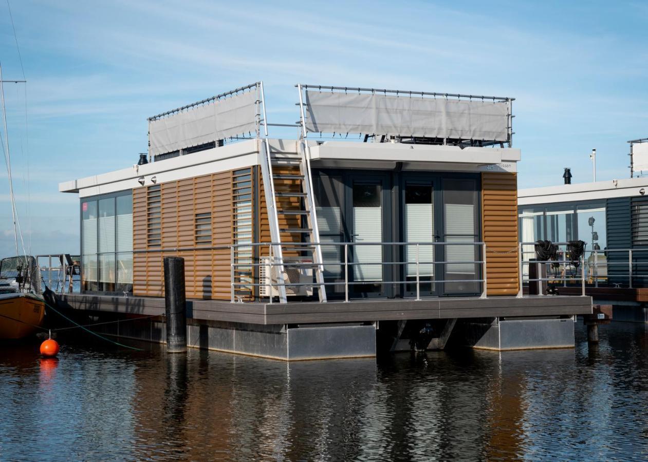 Welcome In - Houseboat 'Elysium' Met Eigen Aanlegsteiger Sneek - Offingawier ภายนอก รูปภาพ