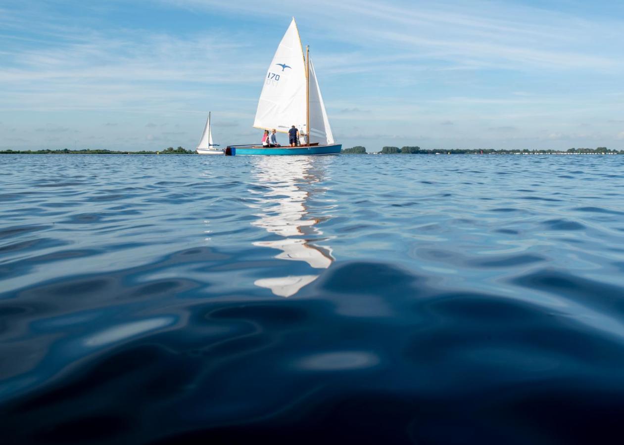 Welcome In - Houseboat 'Elysium' Met Eigen Aanlegsteiger Sneek - Offingawier ภายนอก รูปภาพ