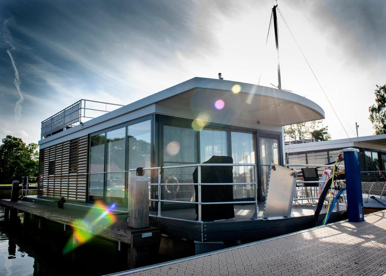 Welcome In - Houseboat 'Elysium' Met Eigen Aanlegsteiger Sneek - Offingawier ภายนอก รูปภาพ