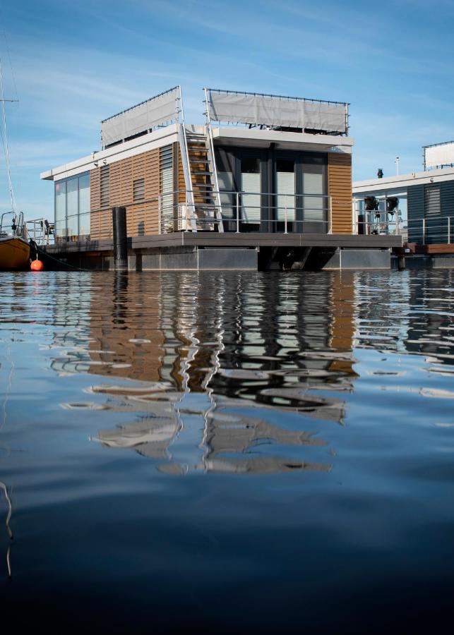Welcome In - Houseboat 'Elysium' Met Eigen Aanlegsteiger Sneek - Offingawier ภายนอก รูปภาพ